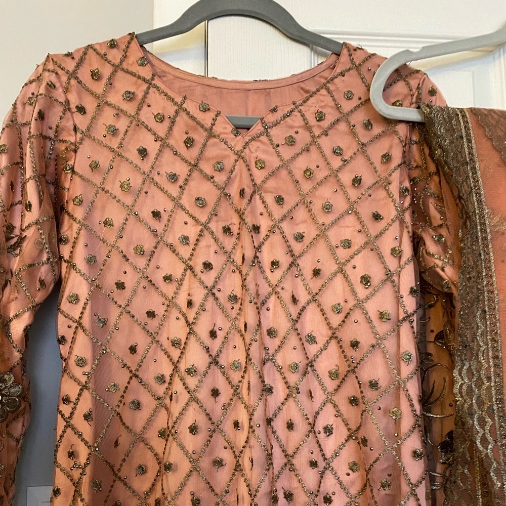 Salwar kameez/ Pakistani/ Indian